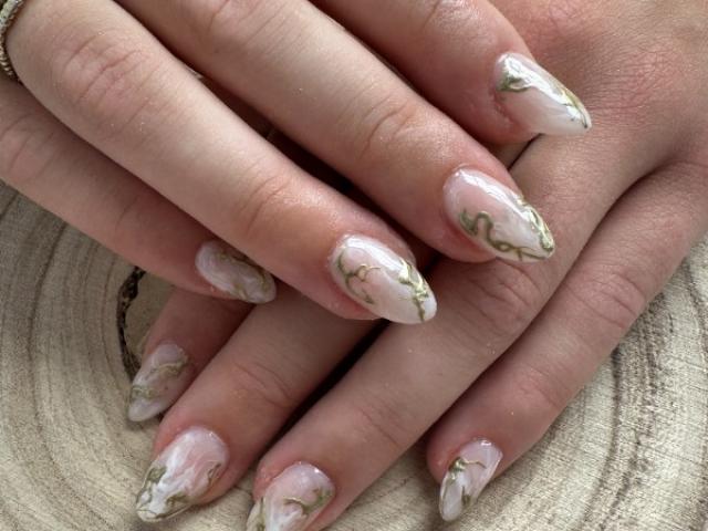 Capsules Américaines : Des Ongles Longs et Parfaits en un Instant