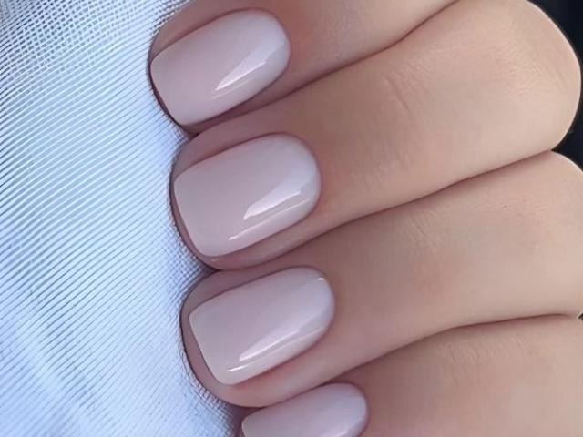 Vernis Semi-Permanent Renforcé (Gel X) : Des Ongles Plus Solides et Plus Durables