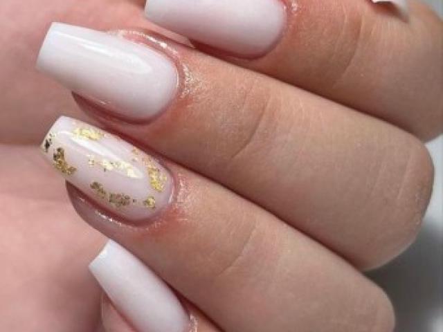 Pose de Rallongement Chablon : Des Ongles Sculptés Sur-Mesure